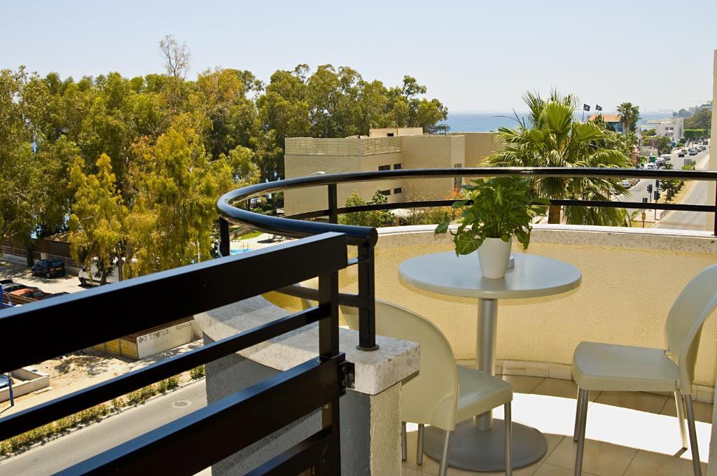 Pigeon Beach Hotel Apartments Limassol Værelse billede