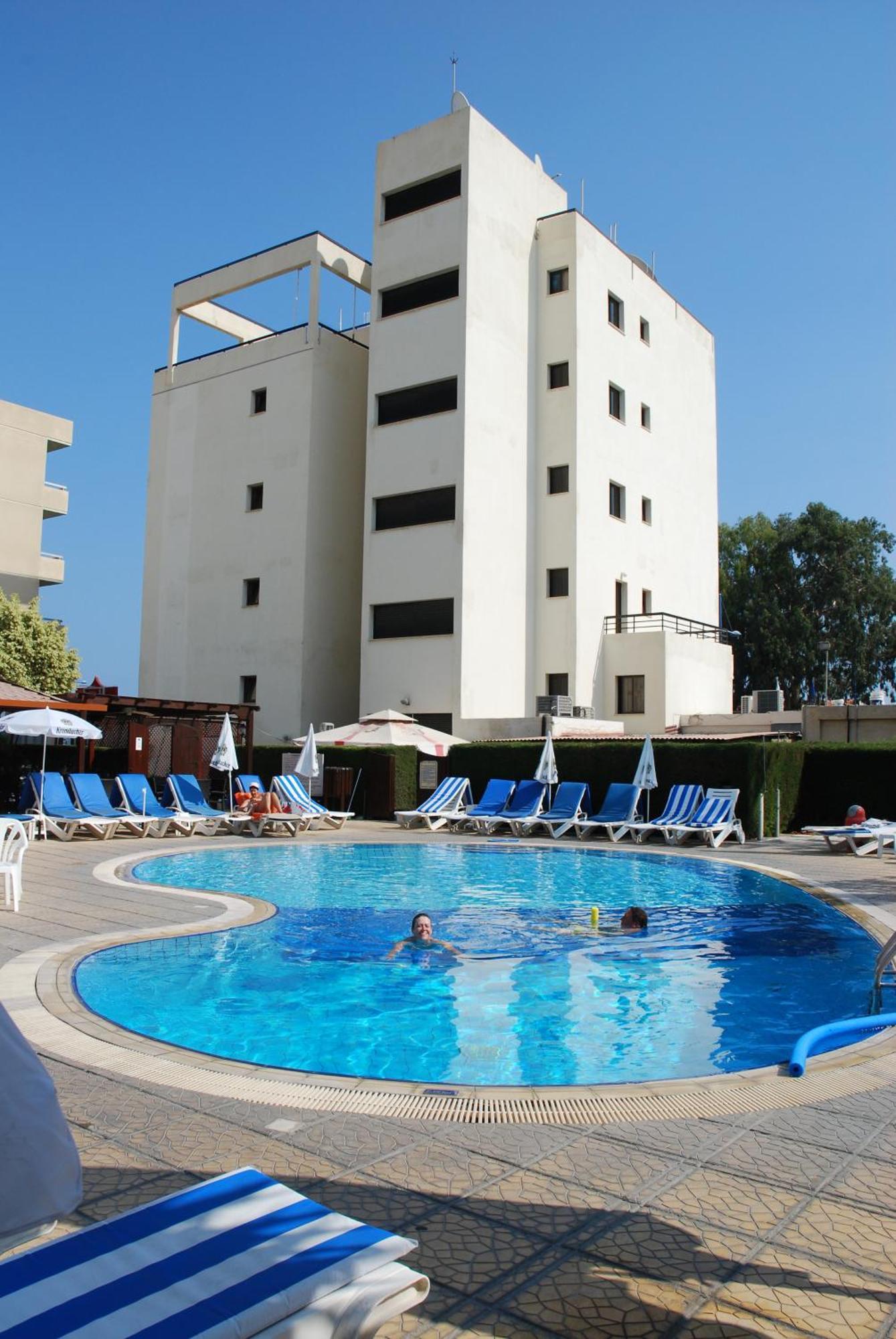 Pigeon Beach Hotel Apartments Limassol Eksteriør billede