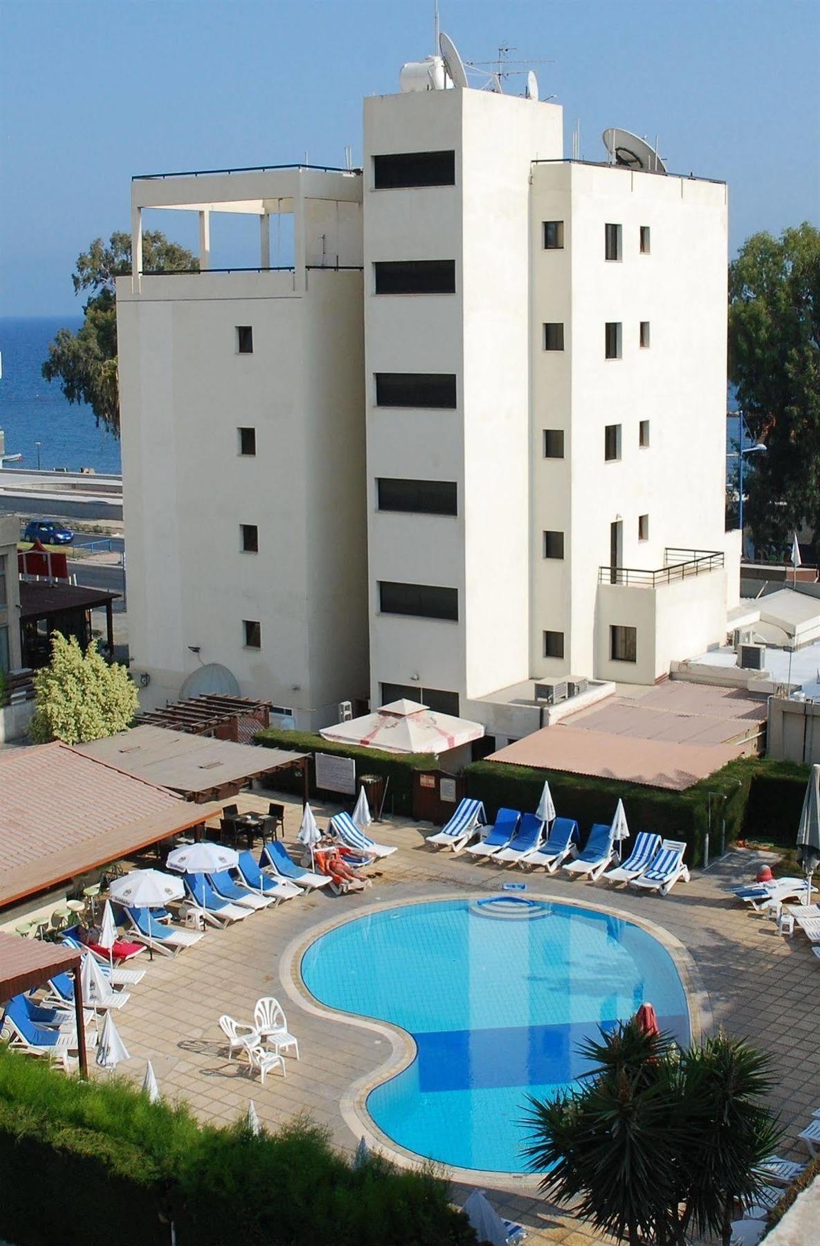 Pigeon Beach Hotel Apartments Limassol Eksteriør billede